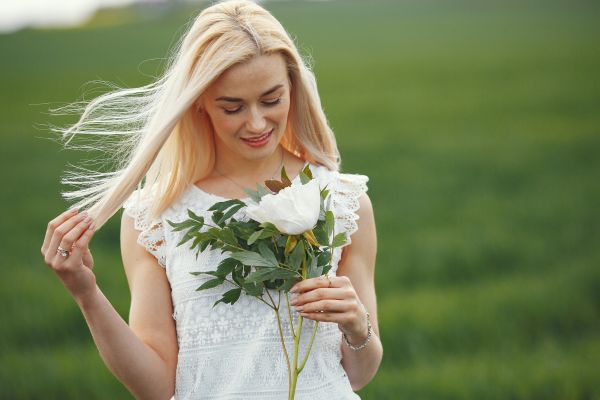 flowers for cancer zodiac sign