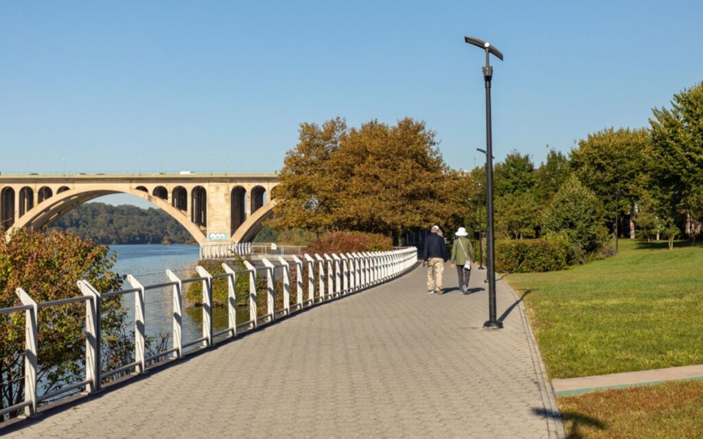 Classic Romantic Things to Do in Washington